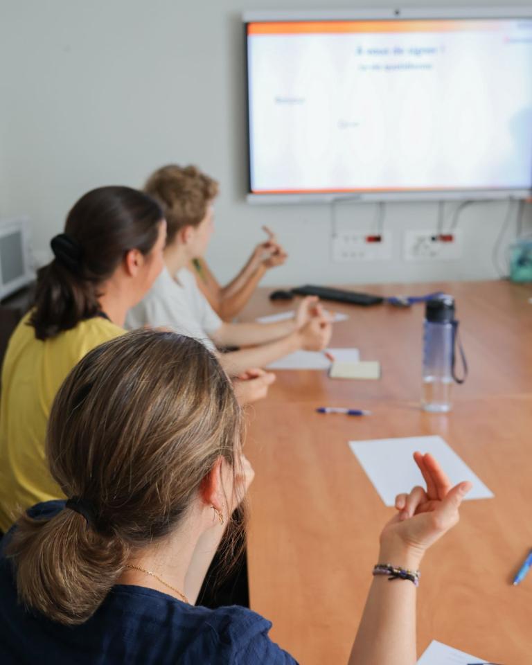 Participants qui apprennent la langue des signes
