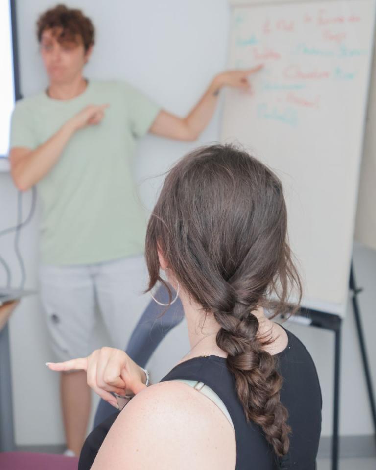 Participants qui apprennent la langue des signes